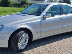 Astralsibermetallic Gebraucht 2002 Mercedes E500 Elegance Limousine | 18.490 €