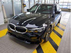 Schwarz ii/bonnet fluid black Gebraucht 2021 BMW 330e Sport Line Kombi | 23.797 € (Fairer Preis)