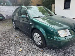 Grün Gebraucht 1999 VW Bora Limousine | 990 €