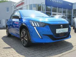 Blau Gebraucht 2022 Peugeot e-208 GT Kleinwagen | 17.890 € (Fairer Preis)