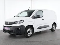 Weiss Gebraucht 2020 Peugeot Partner Premium Van / Kleinbus | 18.522 € (Etwas zu teuer)