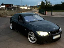 Blau Gebraucht 2006 BMW 330 Performance Limousine | 10.500 €