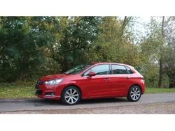 Rot Gebraucht 2015 Citroën C4 Limousine | 7.000 € (Fairer Preis)