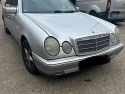 Silber Gebraucht 1998 Mercedes E200 Limousine | 1.280 € (Superpreis)