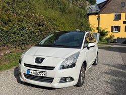 Weiß Gebraucht 2011 Peugeot 5008 Allure Van / Kleinbus | 7.100 € (Teuer)