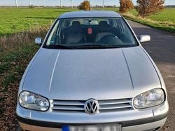 Grau Gebraucht 2000 VW Golf IV Edition Limousine | 2.499 € (Fairer Preis)