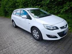 Weiß Gebraucht 2015 Opel Astra Kombi | 3.100 € (Guter Preis)