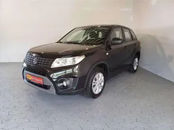 Black metallic Gebraucht 2017 Suzuki Vitara Club SUV | 12.950 € (Guter Preis)