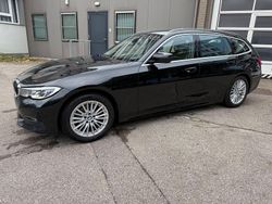 Schwarz Gebraucht 2020 BMW 320 Sport Line Kombi | 23.490 € (Fairer Preis)