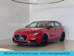 Rot Gebraucht 2018 Hyundai i30 Limousine | 18.990 € (Superpreis)