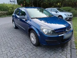Blau Gebraucht 2004 Opel Astra Kleinwagen | 1.800 € (Fairer Preis)