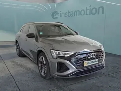 Grau Gebraucht 2023 Audi Q8 e-tron S-Line SUV | 59.990 € (Etwas zu teuer)