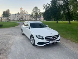 Weiß Gebraucht 2017 Mercedes E350 Limousine | 19.500 €