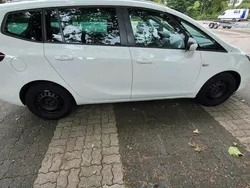 Weiß Gebraucht 2015 Opel Zafira Tourer Van / Kleinbus | 4.700 €