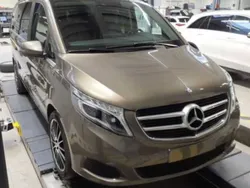 Grau Gebraucht 2017 Mercedes V250 Avantgarde Edition Van / Kleinbus | 42.950 € (Fairer Preis)