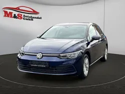 Atlantic blue metallic Gebraucht 2023 VW Golf VIII Life Limousine | 22.690 € (Superpreis)