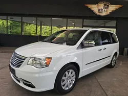 Weiß Gebraucht 2016 Chrysler Town & Country Van / Kleinbus | 17.950 €