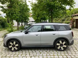 Silber Gebraucht 2024 Mini Cooper Countryman Essential SUV | 34.750 €