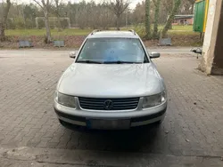Grau Gebraucht 1999 VW Passat Comfortline Kombi | 2.800 € (Teuer)