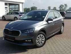 Grau Gebraucht 2024 Skoda Fabia Essence Limousine | 18.990 € (Fairer Preis)