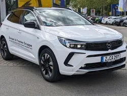Jade wei� Gebraucht 2023 Opel Grandland X Elegance SUV | 28.500 € (Etwas zu teuer)