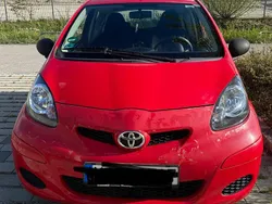 Rot Gebraucht 2009 Toyota Aygo Kleinwagen | 2.700 € (Fairer Preis)