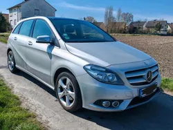 Silber Gebraucht 2014 Mercedes B180 Van / Kleinbus | 12.000 € (Fairer Preis)