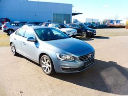 Blau Gebraucht 2017 Volvo S60 Linje Svart Limousine | 17.800 €
