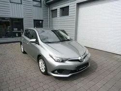 Grau Gebraucht 2017 Toyota Auris Comfort Limousine | 8.990 € (Superpreis)