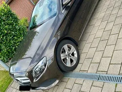 Braun Gebraucht 2017 Mercedes E220 Limousine | 21.500 € (Guter Preis)