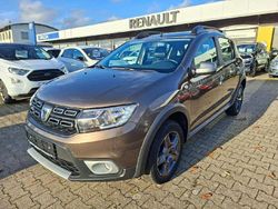 Braun Gebraucht 2017 Dacia Sandero Celebration Limousine | 8.790 € (Fairer Preis)