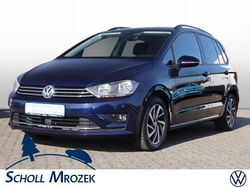 Blau Gebraucht 2017 VW Golf Sportsvan Sound Van / Kleinbus | 15.990 € (Etwas zu teuer)