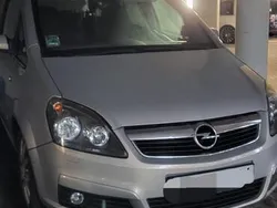 Silber Gebraucht 2005 Opel Zafira Van / Kleinbus | 3.999 € (Teuer)