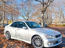 Silber Gebraucht 1999 Lexus IS200 Sport Line Limousine | 13.500 €