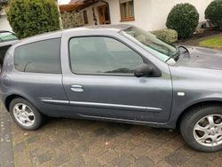 Grau Gebraucht 2009 Renault Clio II Kleinwagen | 1.900 € (Fairer Preis)