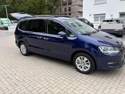 Blau Gebraucht 2022 VW Sharan Comfortline Van / Kleinbus | 29.350 € (Fairer Preis)