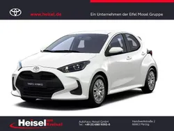 Weiß Neu 2025 Toyota Yaris Hybrid Business Edition Limousine | 22.960 € (Guter Preis)