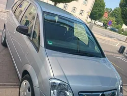 Grau Gebraucht 2009 Opel Meriva Innovation Van / Kleinbus | 2.999 € (Guter Preis)