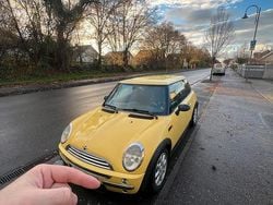 Gelb Gebraucht 2003 Mini Cooper Kleinwagen | 2.750 €