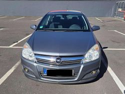 Grau Gebraucht 2007 Opel Astra Catch Me Limousine | 3.995 € (Etwas zu teuer)