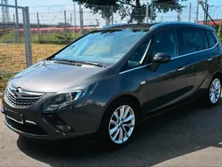 Grau Gebraucht 2012 Opel Zafira Tourer Van / Kleinbus | 6.450 €
