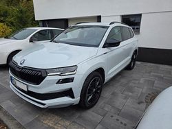 Weiß Gebraucht 2022 Skoda Karoq SportLine SUV | 27.950 € (Fairer Preis)