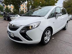 Weiß Gebraucht 2016 Opel Zafira Tourer Edition Van / Kleinbus | 9.900 € (Fairer Preis)