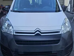 Weiß Gebraucht 2017 Citroën Berlingo Feel Van / Kleinbus | 7.200 € (Guter Preis)