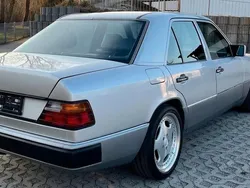 Silber Gebraucht 1992 Mercedes E300 Limousine | 7.500 €