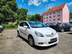 Weiß Gebraucht 2012 Toyota Verso Travel Van / Kleinbus | 9.490 € (Fairer Preis)