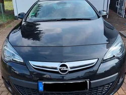 Schwarz Gebraucht 2012 Opel Astra Limousine | 7.500 € (Etwas zu teuer)