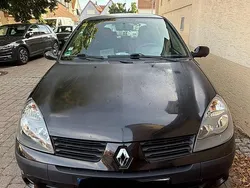 Schwarz Gebraucht 2005 Renault Clio II Kleinwagen | 2.200 €