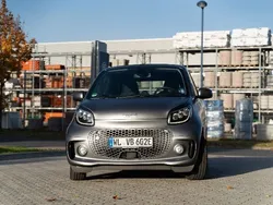 Grau Gebraucht 2023 Smart ForTwo Electric Drive Cabrio | 18.000 € (Teuer)
