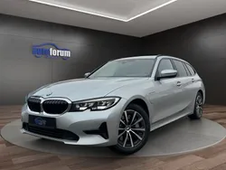 Silber Gebraucht 2021 BMW 330e Advantage Kombi | 25.490 € (Fairer Preis)